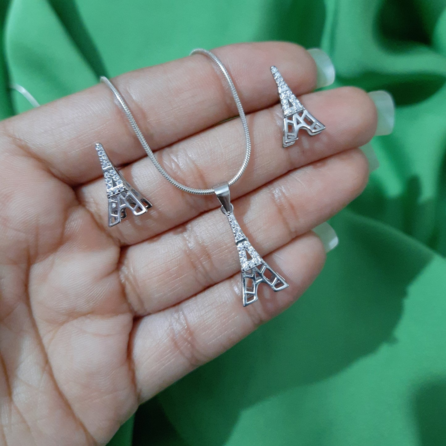 Eiffel Tower Pendant Set