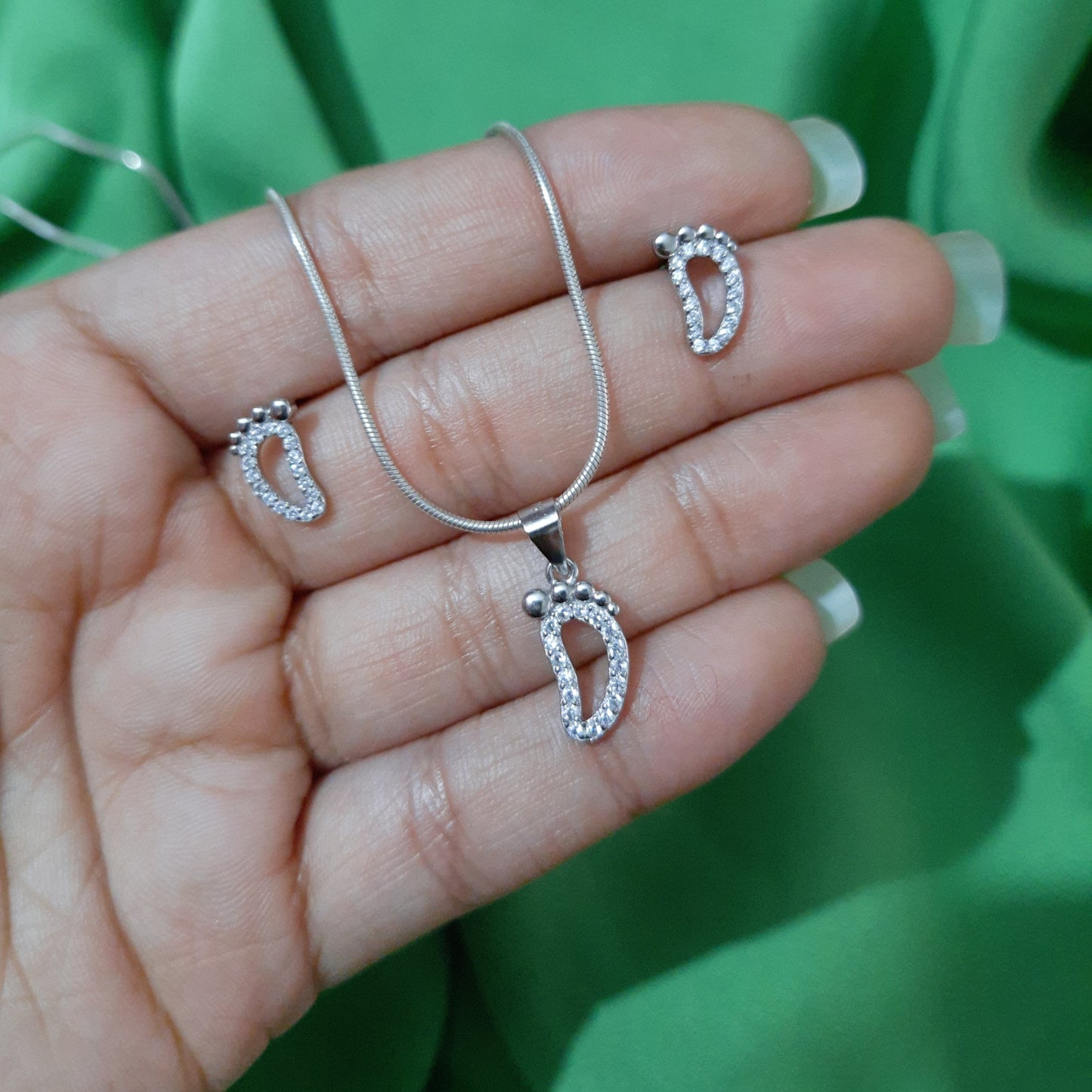 Foot Design Pendant Set