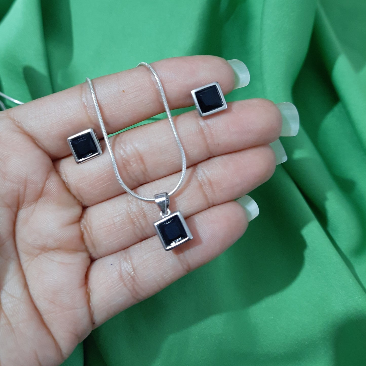 Black Square with Cap Pendant Set