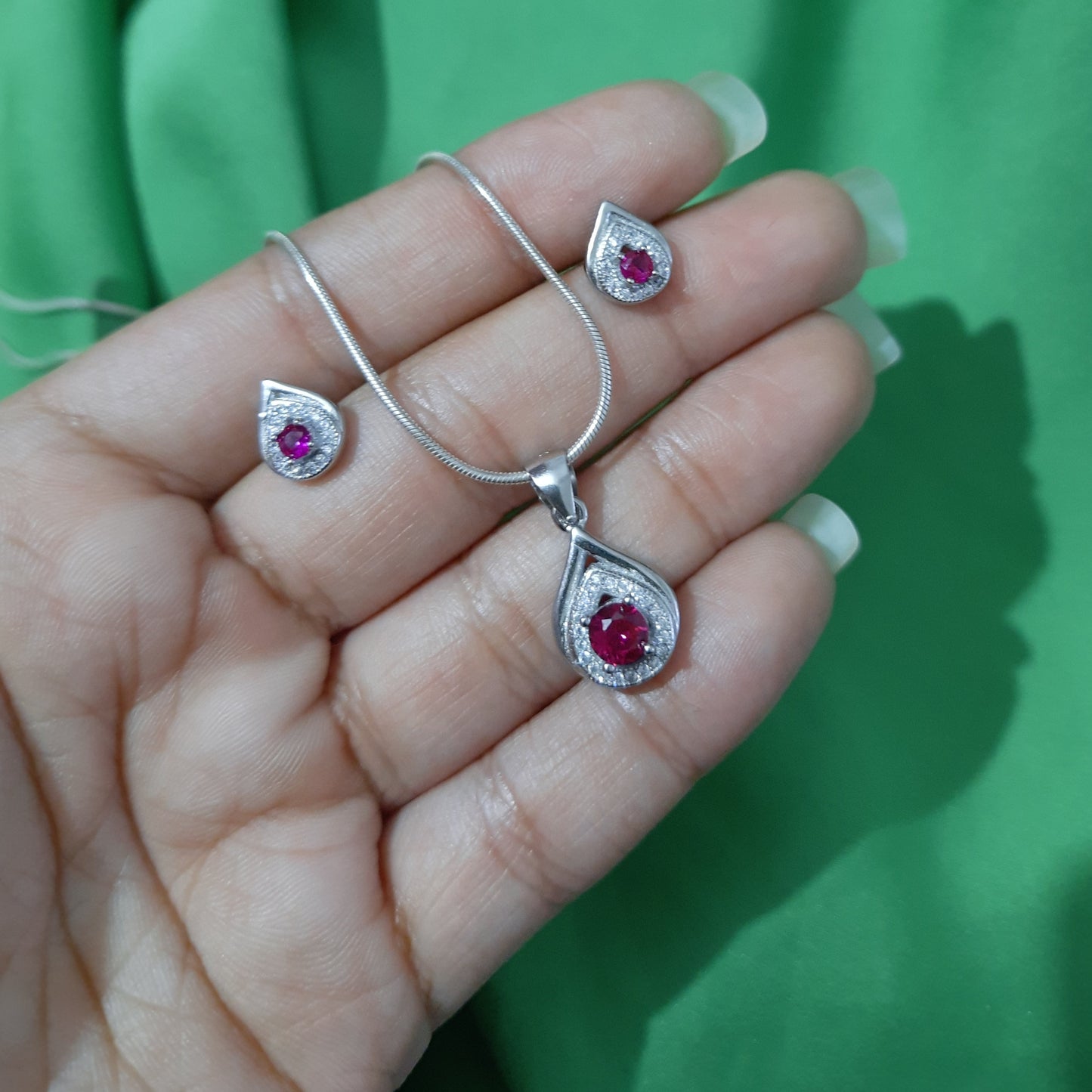 Drop shape with Red Stone Pendant Set