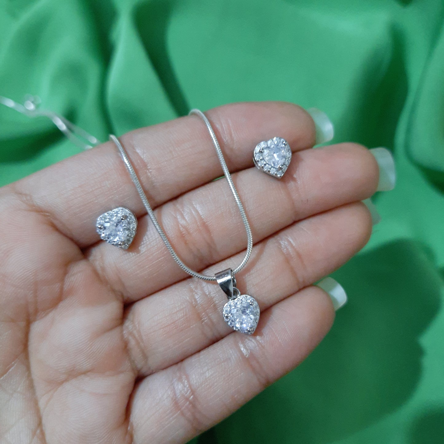 Heart Solitaire Pendant Set